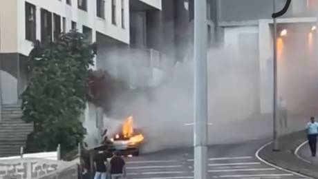 Carro em chamas