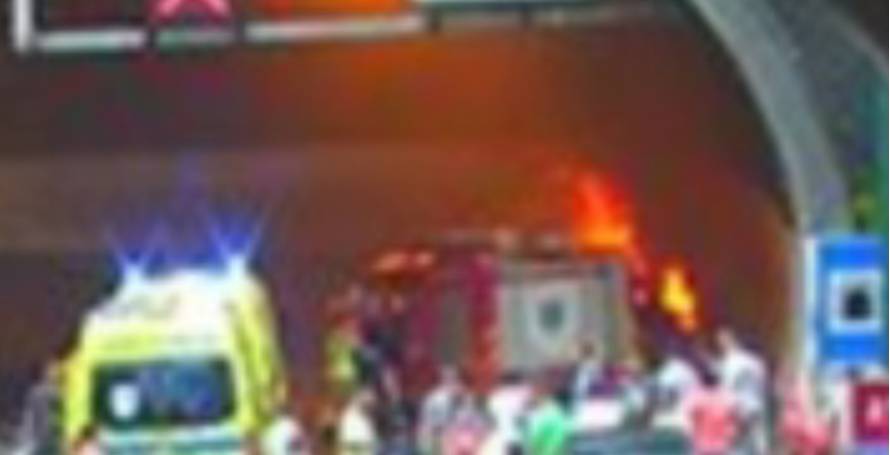 Há uma vítima em paragem cardiorrespiratória no acidente entre dois carros com incêndio de um deles na via rápida