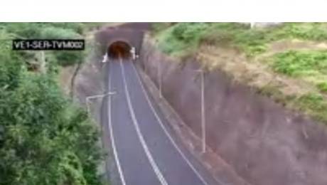 Ferido grave num acidente entre mota e carro num túnel na via expresso