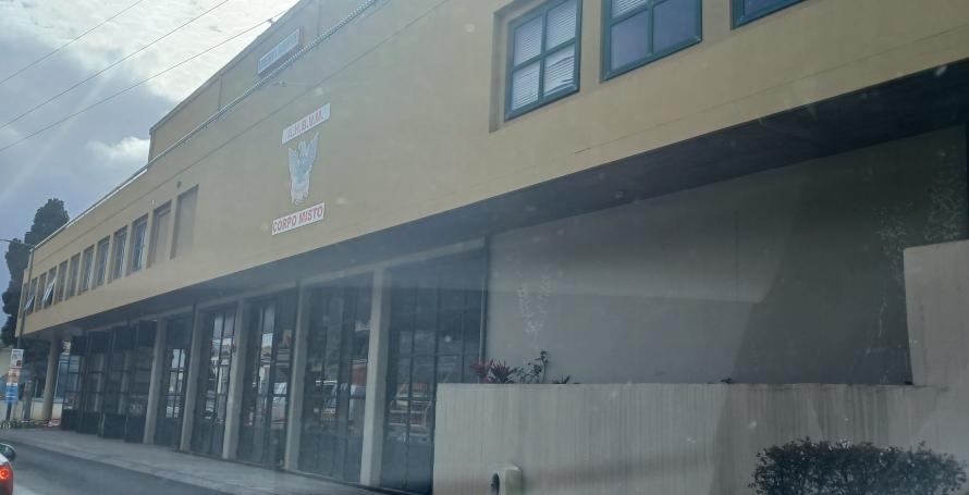 Duas quedas, uma delas de uma escadaria, ferem dois homens