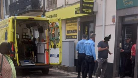 Trabalhador ferido após queda de três metros numa obra