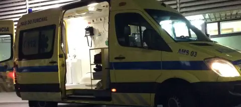 Homem atropelado e projetado numa passadeira