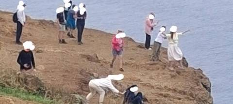 Turistas arriscam na Ponta do Pargo