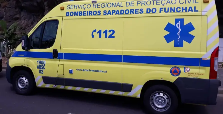 Jovem ferido num despiste de mota