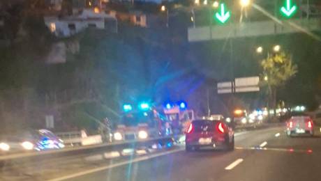 Motociclista ferido com gravidade num acidente na via rápida