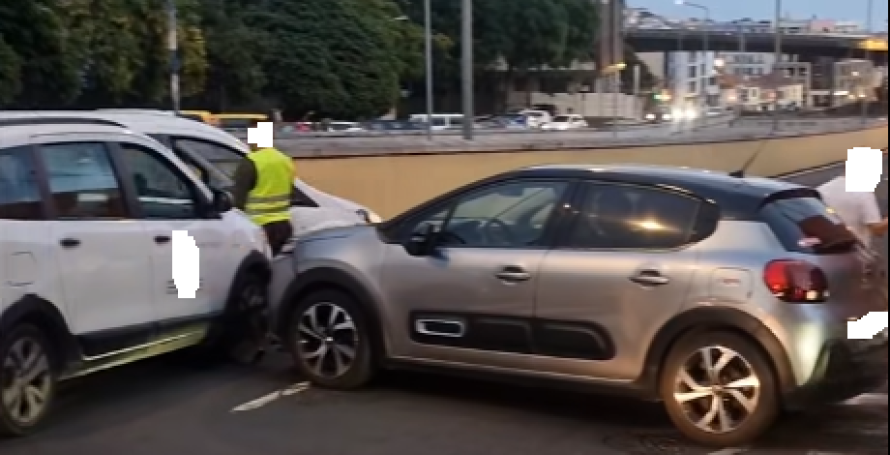 Acidente entre dois carros no Funchal