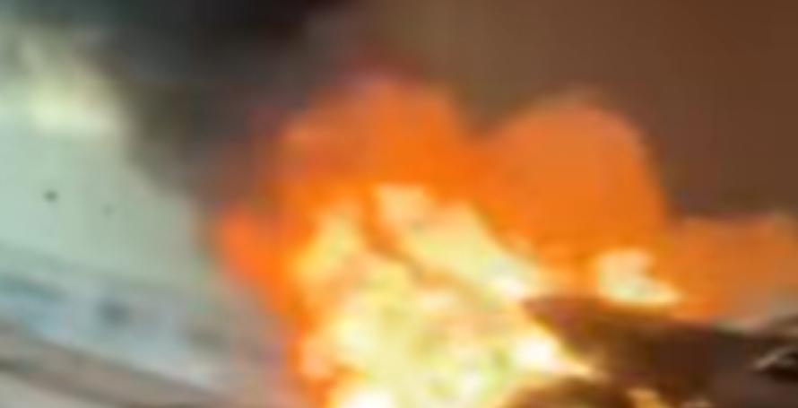 Carro incendeia-se num túnel