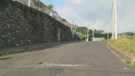 Estrada entre a Apresentação e a Furna "tem gerado situações de elevado risco para condutores e moradores", alerta um leitor
