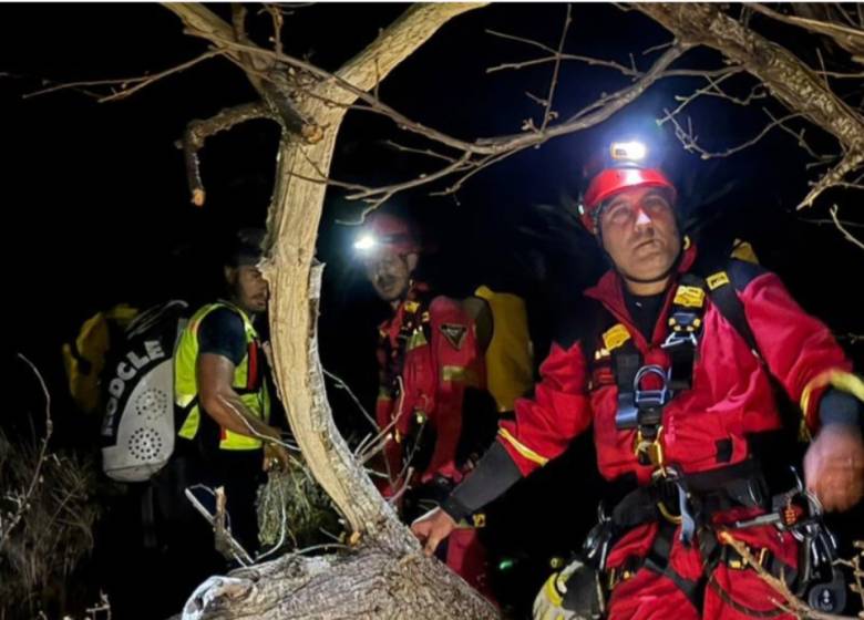 13 elementos dos BVM pernoitaram numa vereda para resgatar turista que caiu 60 metros