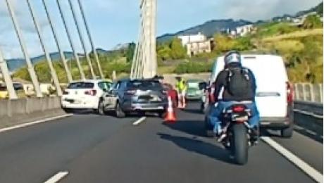 Acidente entre quatro carros na via rápida
