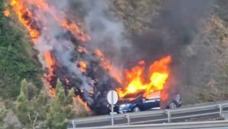 Jovem condutor ferido ao tentar apagar incêndio em carro; chamas alastraram para encosta na via rápida