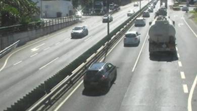 Três feridos num acidente entre três carros na via rápida
