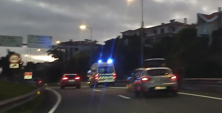 Acidente no acesso à via rápida em São Martinho