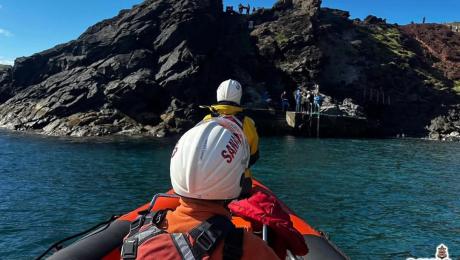 Turista ferida na Vereda da Ponta de São Lourenço socorrida pelos bombeiros e pelo SANAS