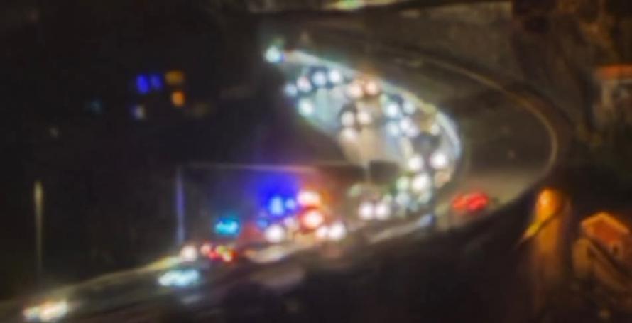 Rapariga com 18 anos ferida após despiste na via rápida; foi o quarto acidente na última semana na mesma curva