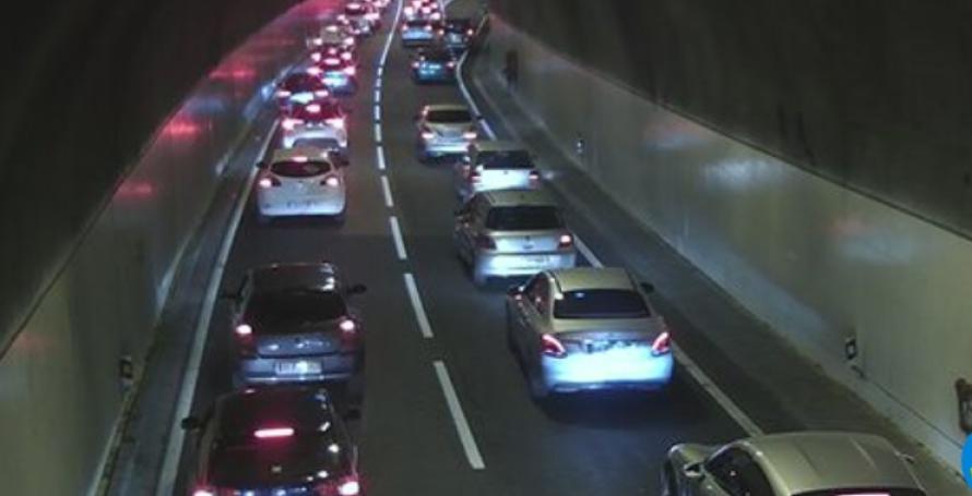 Menino com 3 anos ferido num acidente entre três carros na via rápida