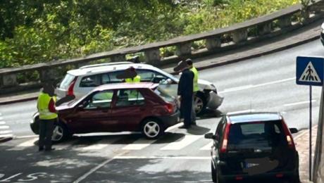 Acidente entre dois carros no Funchal