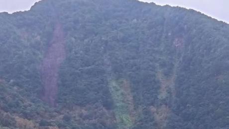 Derrocada numa encosta na Ponta Delgada