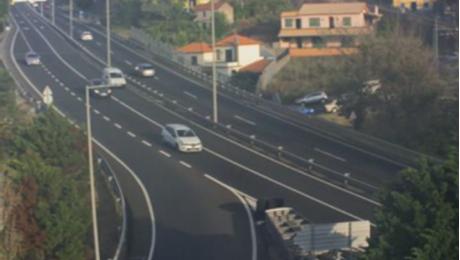 Motociclista ferido num acidente na via rápida