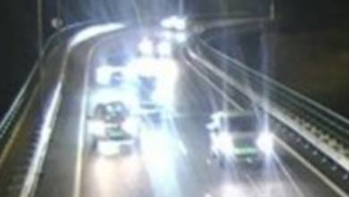 Carro choca contra viatura da VR 1 na via rápida e houve dois feridos