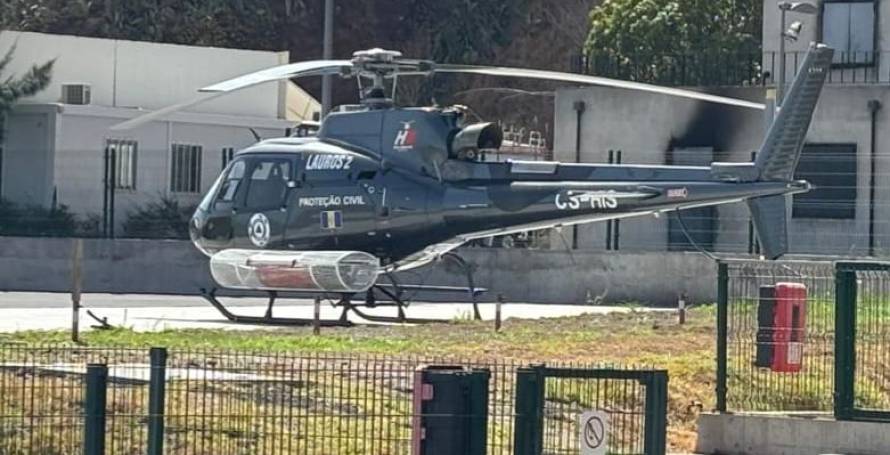Segundo helicóptero estreou-se esta tarde num incêndio perto de casas na Ribeira Brava