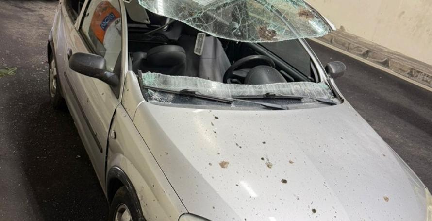 Veja como ficou o carro onde seguia o agente da PSP que ficou ferido depois de atingido por derrocada