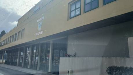 Duas quedas, uma delas de uma escadaria, ferem dois homens
