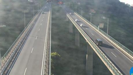 Despiste na via rápida fere motociclista