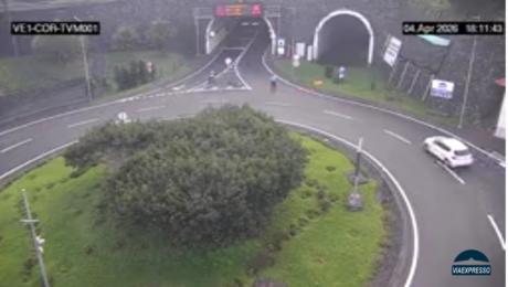 Motociclista morre num despiste contra parede num túnel da via expresso