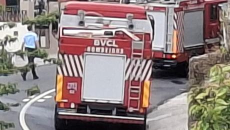 Incêndio num anexo de casa mobiliza bombeiros