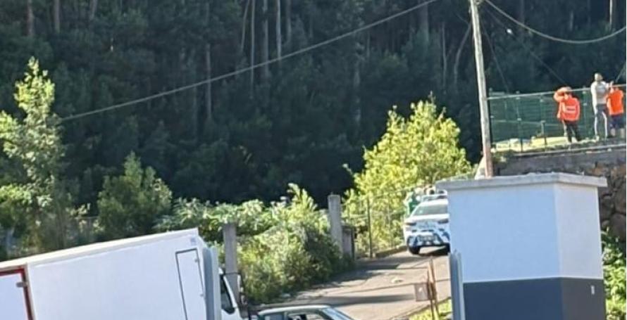 Mulher que estava desaparecida encontrada junto a um ribeiro; helicóptero fez resgate