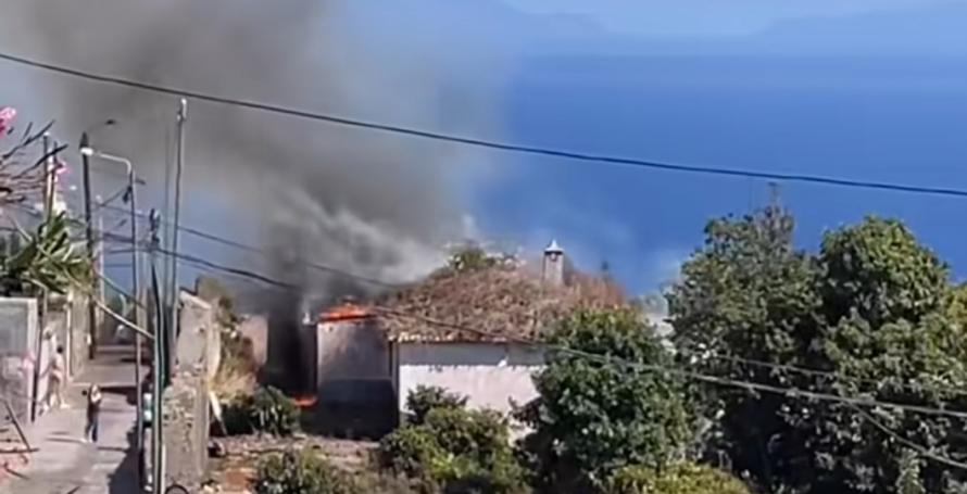 Incêndio em duas casas