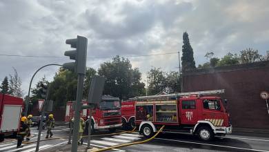 Dois idosos retirados da casa que ficou totalmente destruída após incêndio