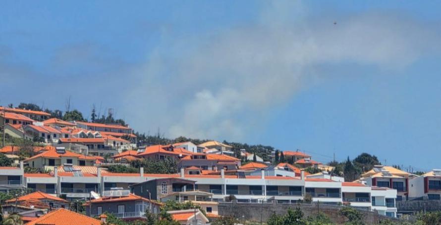 Reforço de meios no incêndio em Machico
