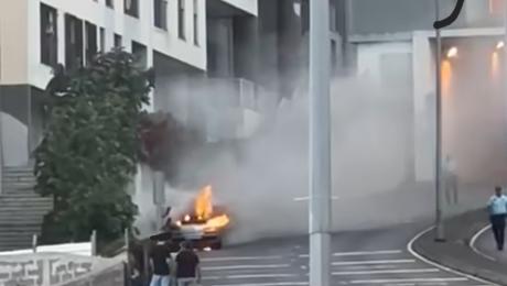 Carro em chamas