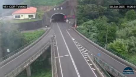Ciclista estrangeiro ferido num despiste na via expresso