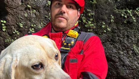 Bombeiros resgatam cão que estava 50 metros abaixo da Levada do Norte