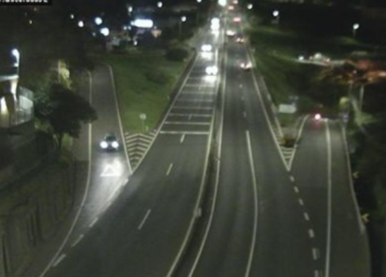 Mulher ferida num acidente à saída da via rápida