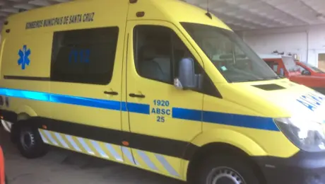 Motociclista ferido num acidente entre mota e carro