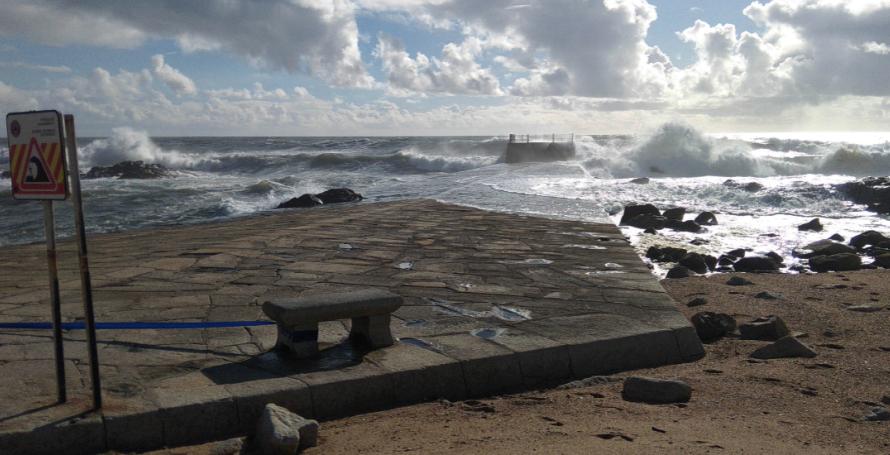 Ondulação até 12 metros para os próximos três dias motiva avisos da Autoridade Marítima