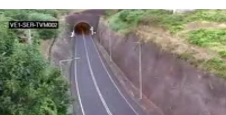 Ferido grave num acidente entre mota e carro num túnel na via expresso