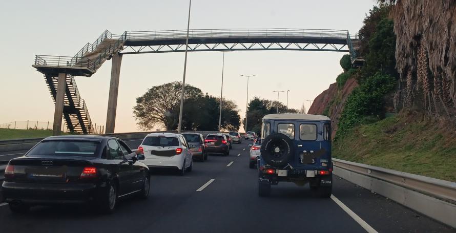 Acidente está a 'parar' a via rápida da Cancela ao Caniço
