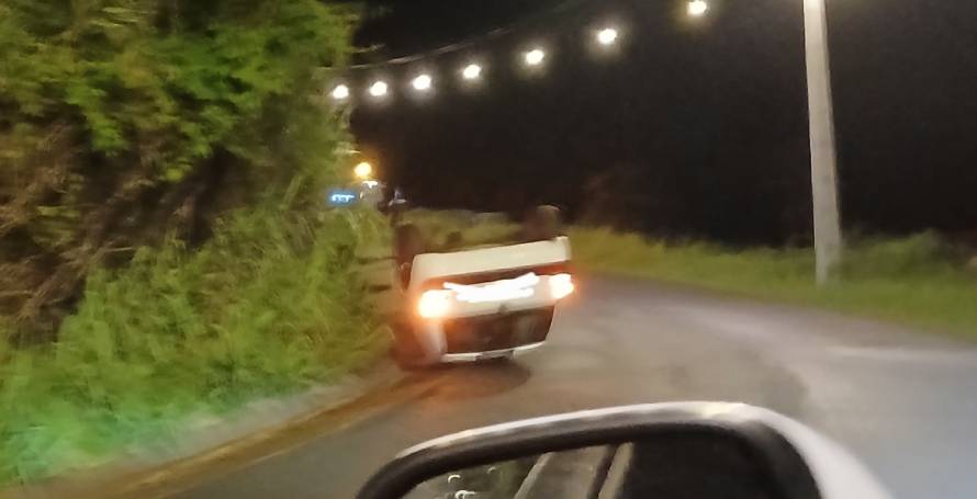 Capotamento no Caniço