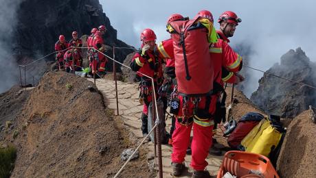 Jovem turista que morreu ia tirar uma foto quando escorregou e caiu 230 metros