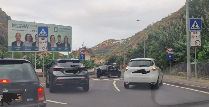 Acidente na rotunda da Ribeira Brava