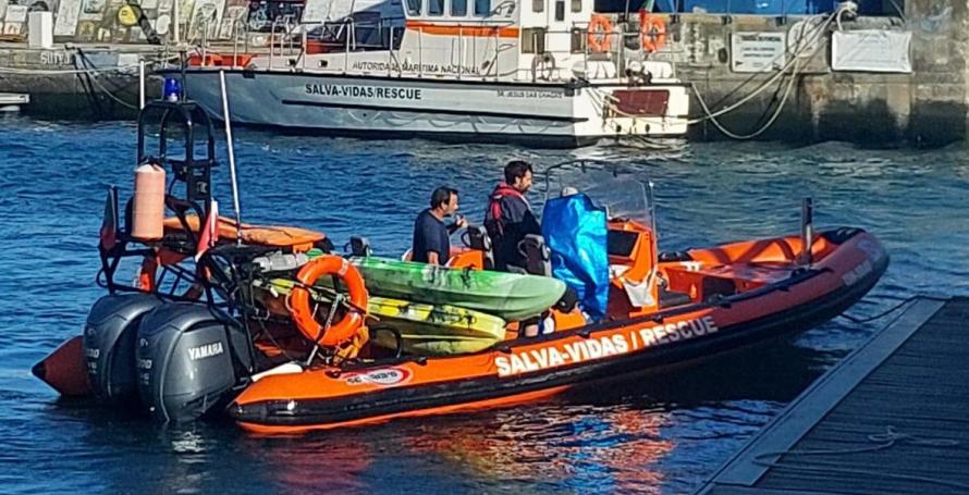 Três canoístas em dificuldades resgatados pela Marinha