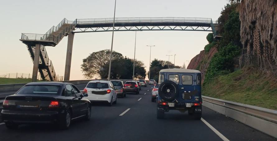 Acidente está a 'parar' a via rápida da Cancela ao Caniço