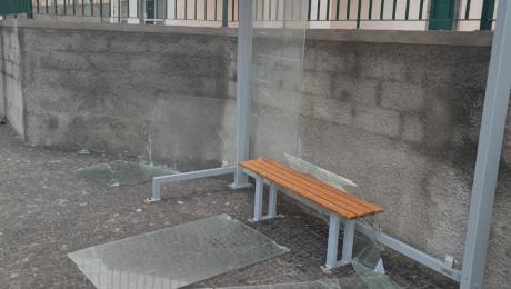 Vários estragos provocados pelo vento junto à marginal de São Vicente