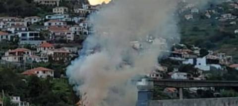 Incêndio com alguma dimensão no Funchal