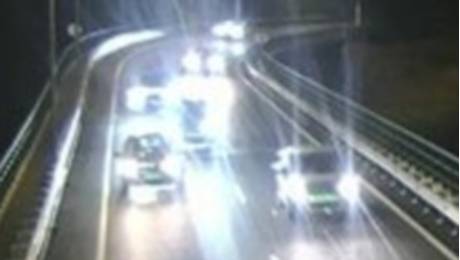 Carro choca contra viatura da VR 1 na via rápida e houve dois feridos